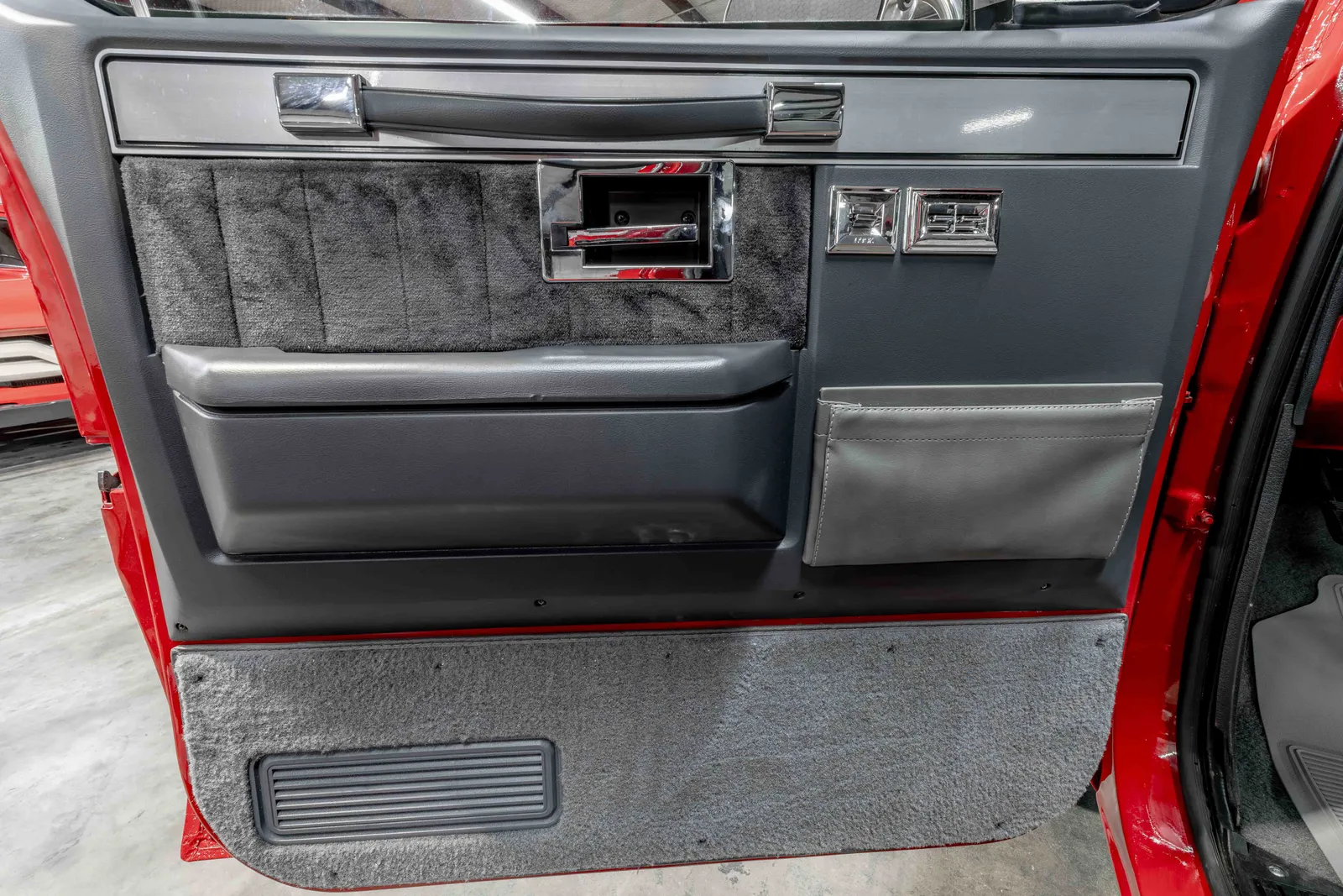 1985-GMC-K10-Apple Red-504244-44.jpg